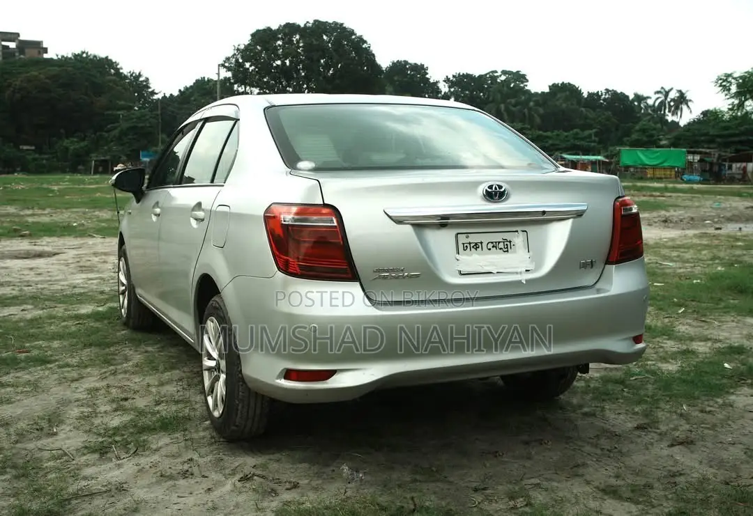 টয়োটা এক্সিও ২০১৫ রূপালী