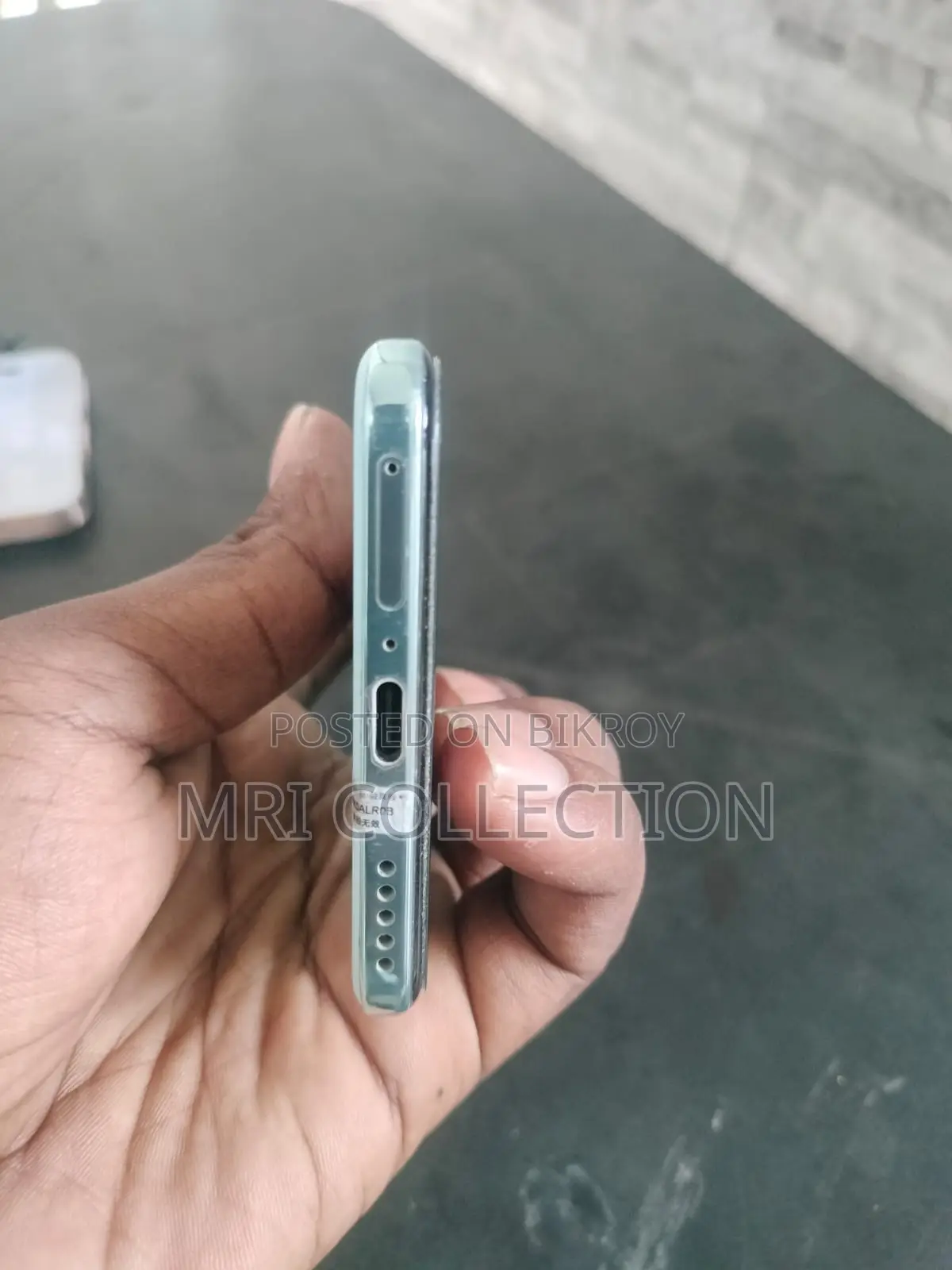 অনার ২০০ ২৫৬ জিবি ব্লু