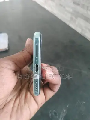 অনার ২০০ ২৫৬ জিবি ব্লু