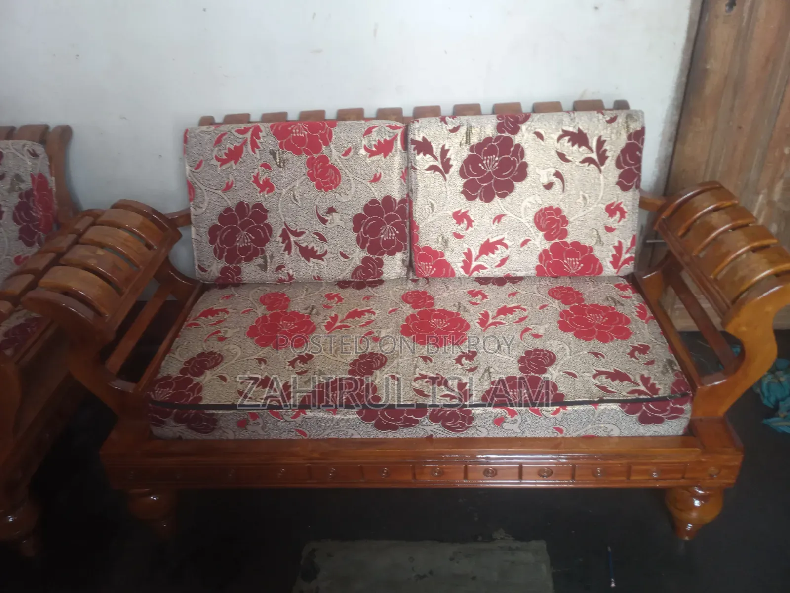জরুরী বিক্রি !! একদম নতুন সেগুন কাঠের সোফা ব্র্যান্ড নিউ কন্ডিশন