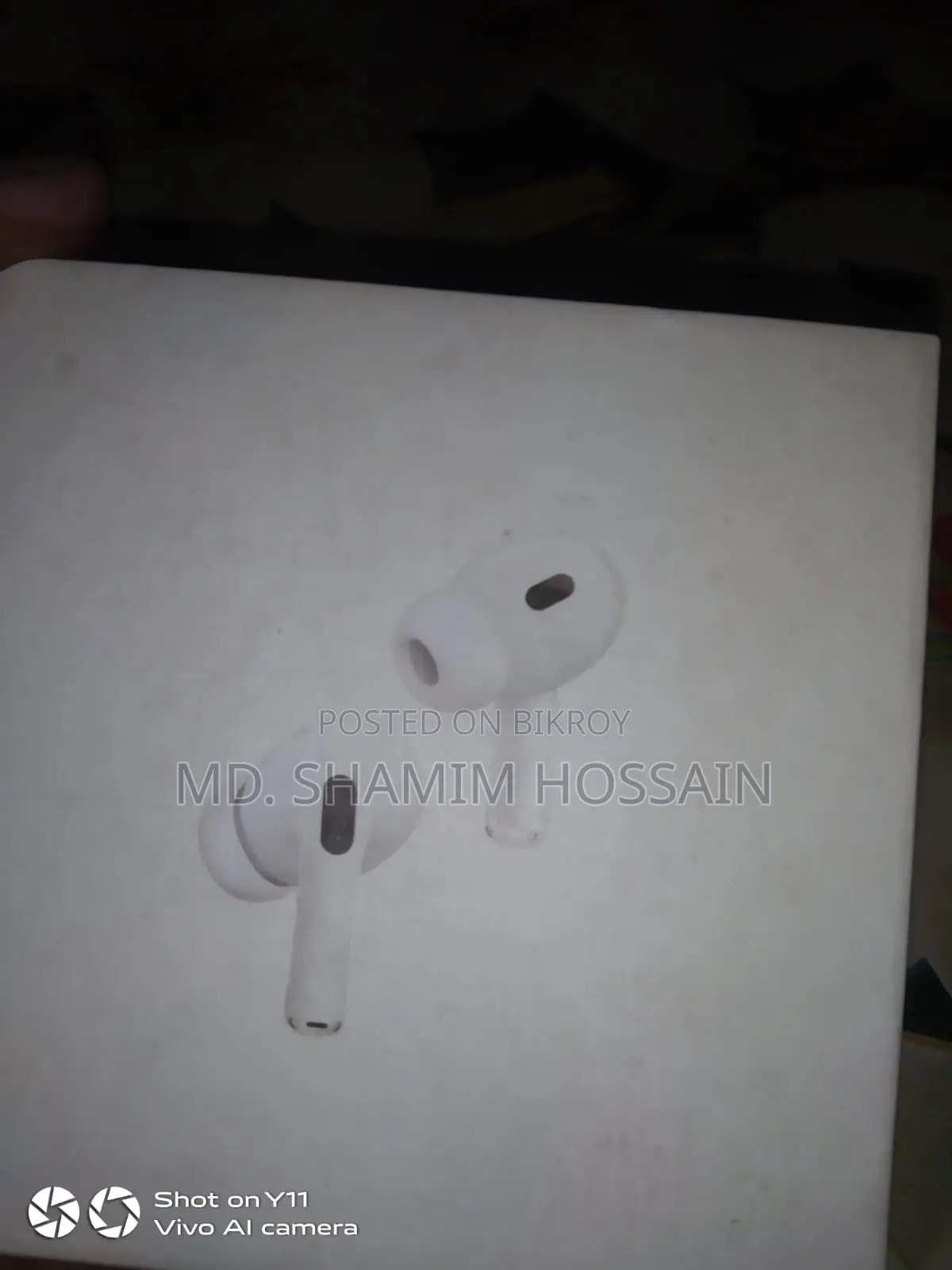 A Good Quality Apple Company Earbud for Sale.