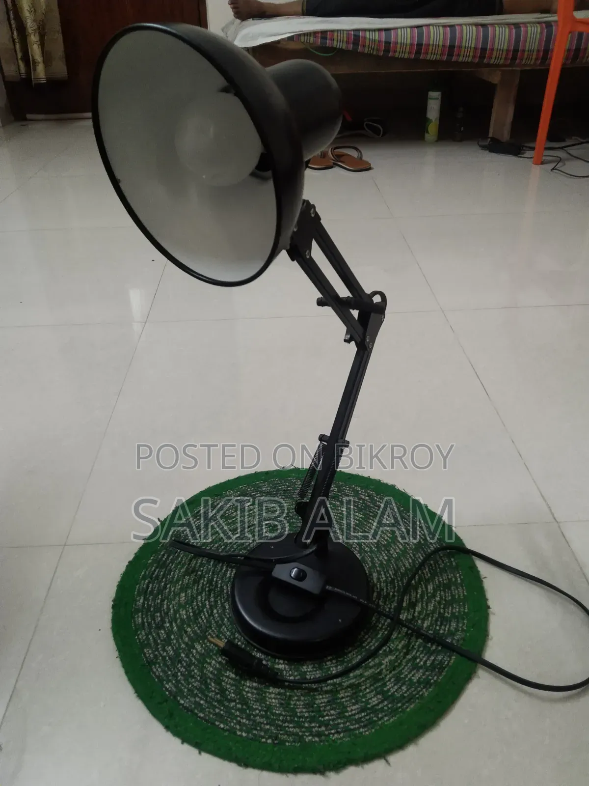 Classic Metal Swing Arm Desk Lamp MT-810 (With Free 5 Watt Bulb)