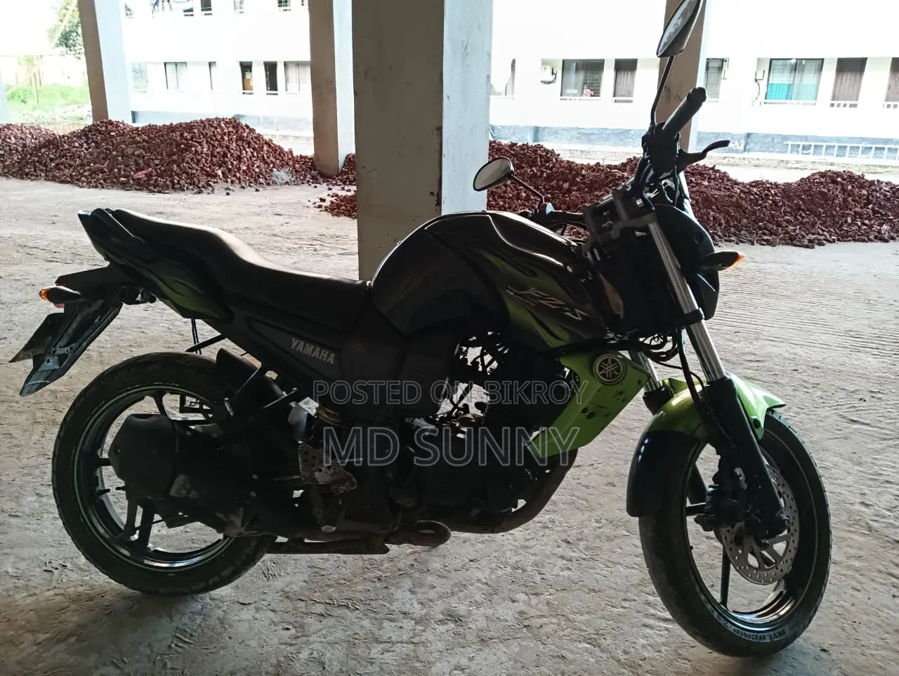 Yamaha FZ ২০১২ কালো