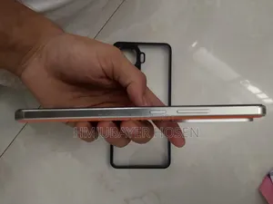 আইকিউও ২৫৬ জিবি কমলা