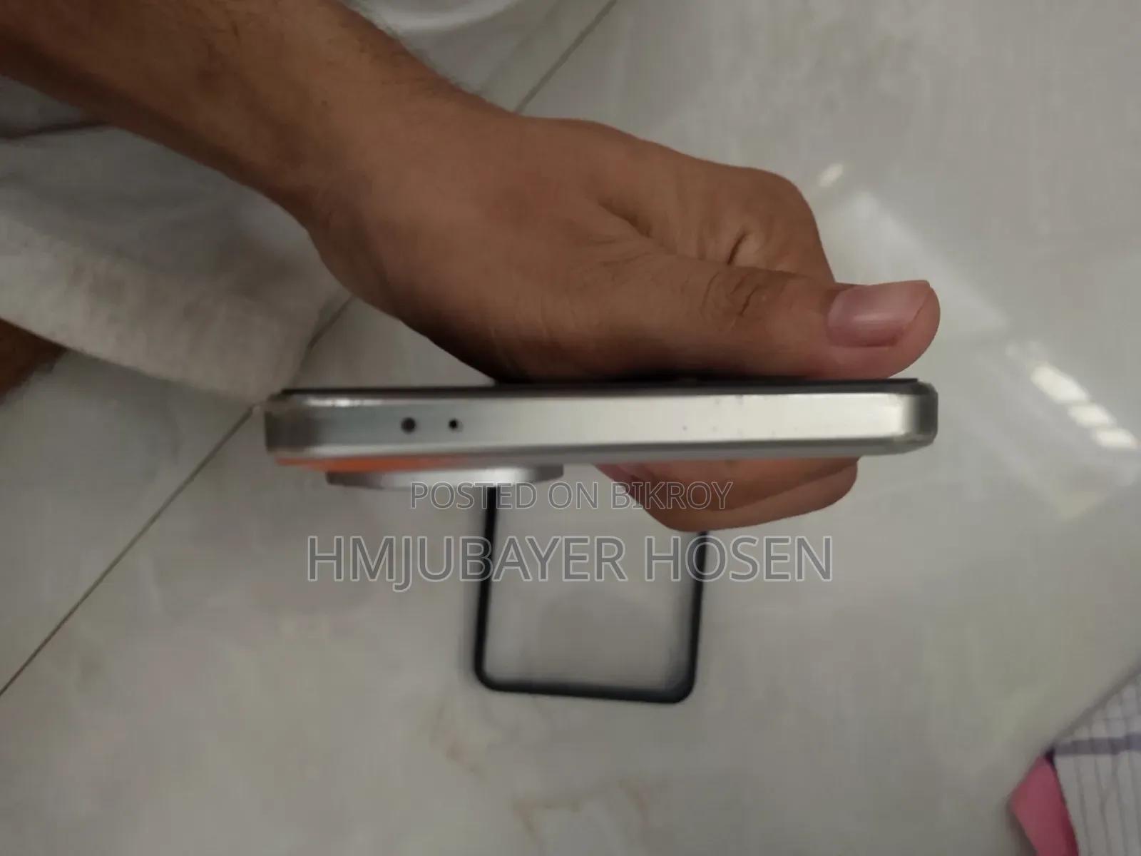 আইকিউও ২৫৬ জিবি কমলা