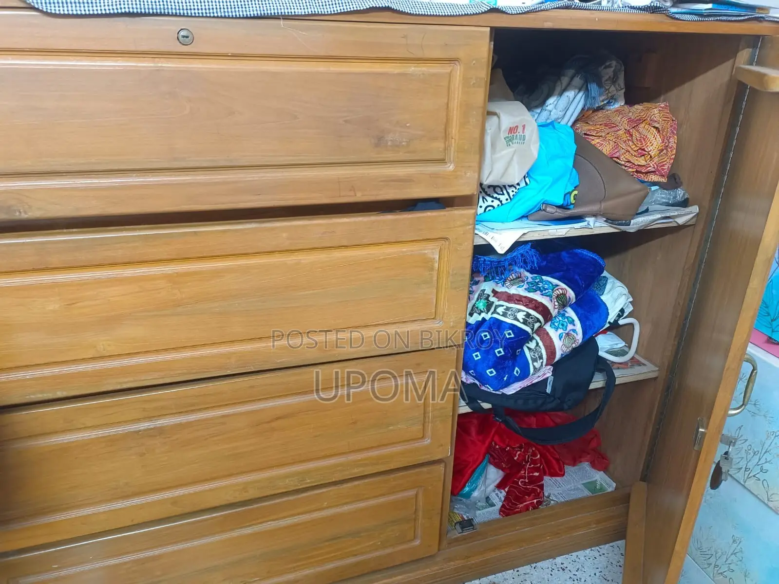 ব্যবহৃত সেগুন কাঠের ওয়ারড্রোব