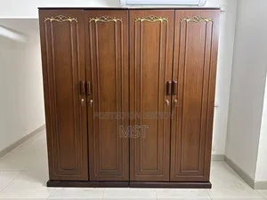 ফোর ডোর আলমারি