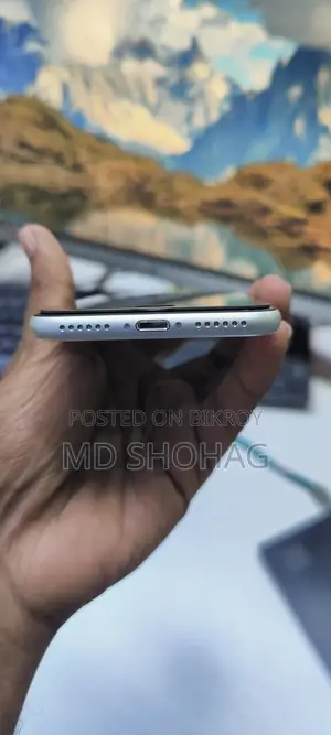 অ্যাপল আইফোন এসই (২০২০) ৬৪ জিবি কমলা