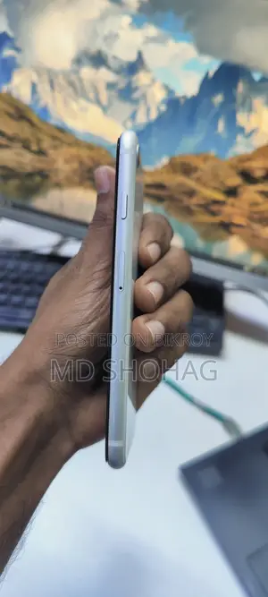 অ্যাপল আইফোন এসই (২০২০) ৬৪ জিবি কমলা