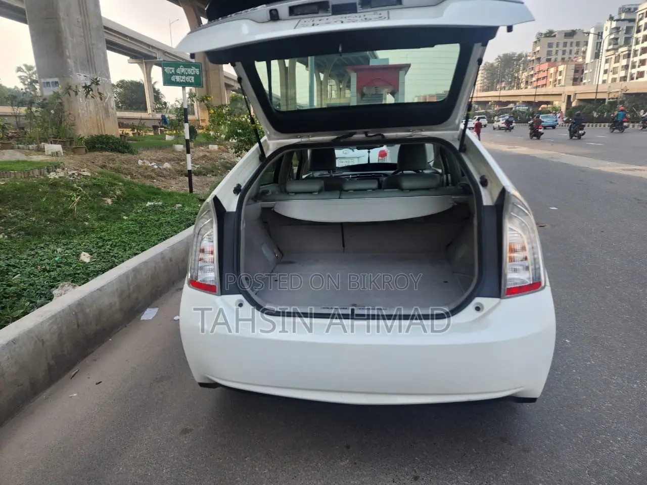 টয়োটা প্রিউস ২০১৫ পার্ল
