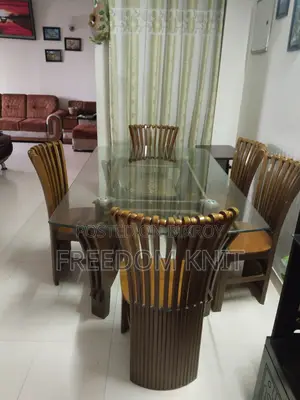 Selling a Dining Table With 5 Chairs