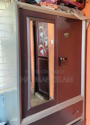 স্টিল এর আলমারি