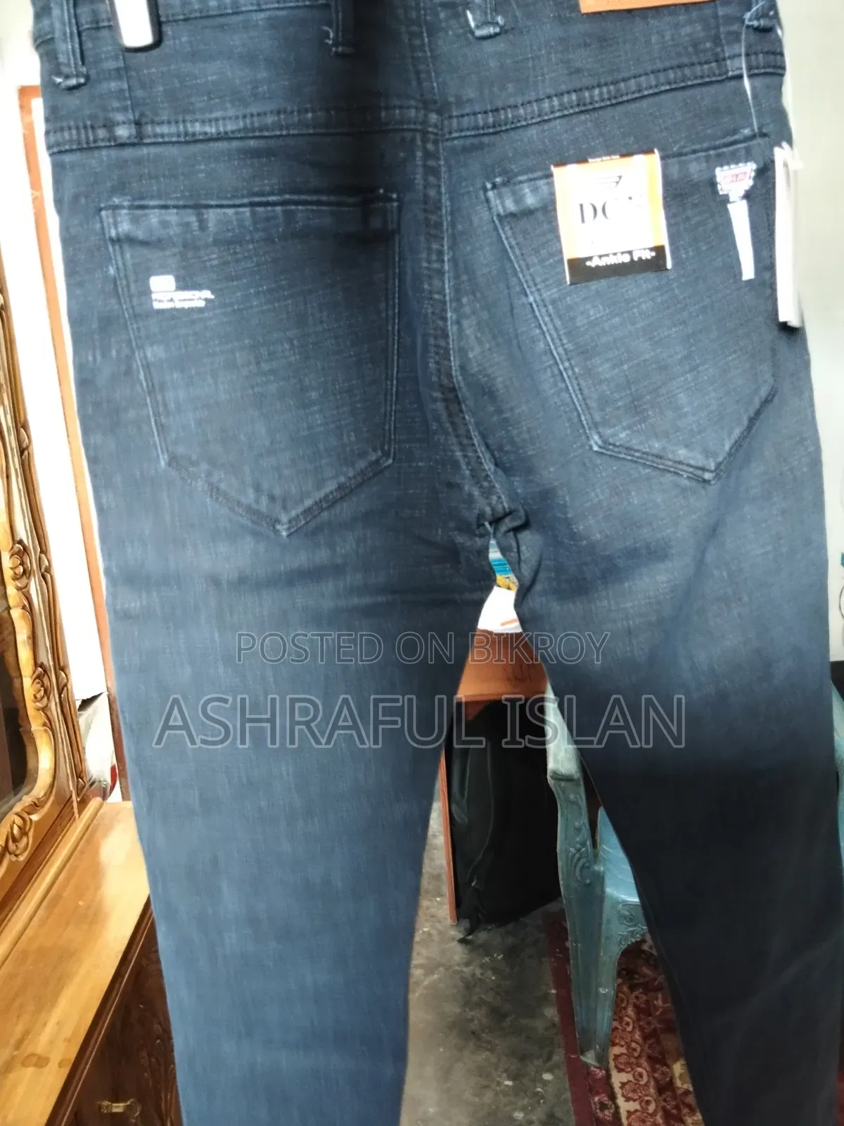 প্যান্ট বিক্রয়ের জন্য