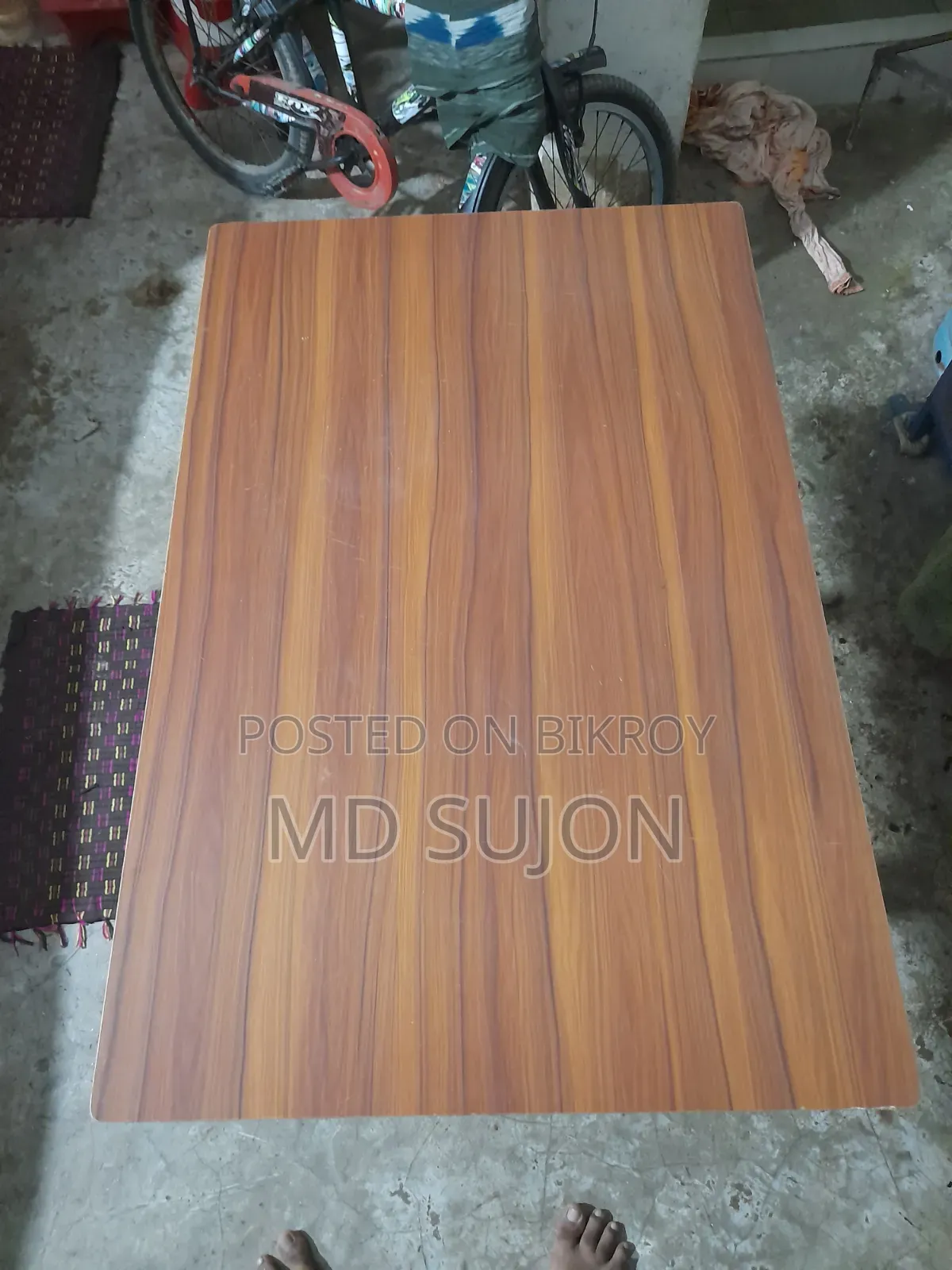সাড়ে তিন ফুড টেবিল