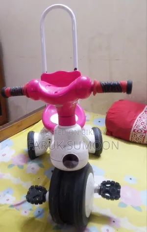 বাচ্চাদের তিন চাকার রিক্সা বিক্রি হবে