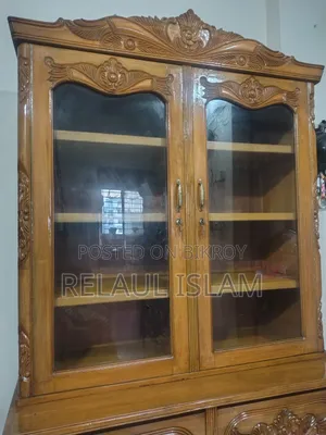 চট্টগ্রামের সেগুন কাঠের শোকেস