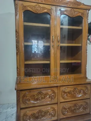 চট্টগ্রামের সেগুন কাঠের শোকেস