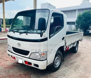 Toyota Dyna Pikup 2004 6Wheels Same