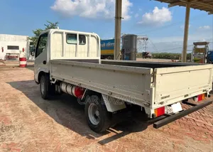 Toyota Dyna Pikup 2004 6Wheels Same