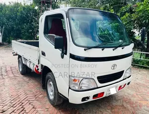 Toyota Dyna Pikup 2004 6Wheels Same