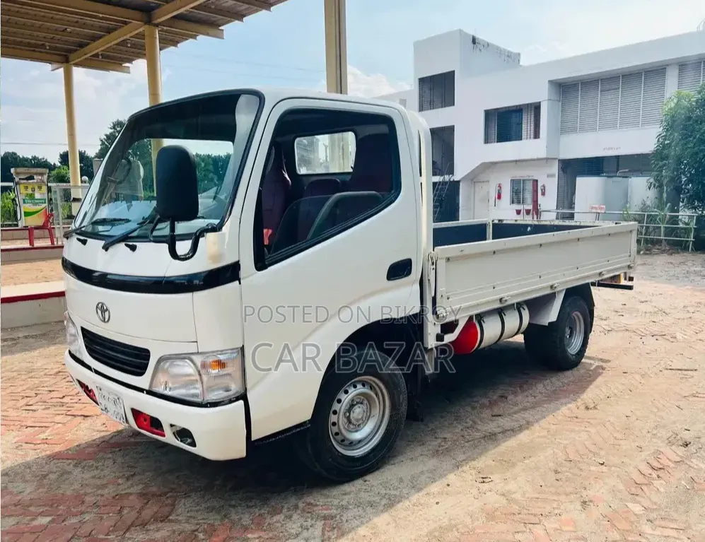 Toyota Dyna Pikup 2004 6Wheels Same