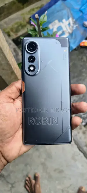 Tecno Pova Curve 256 GB Bronze