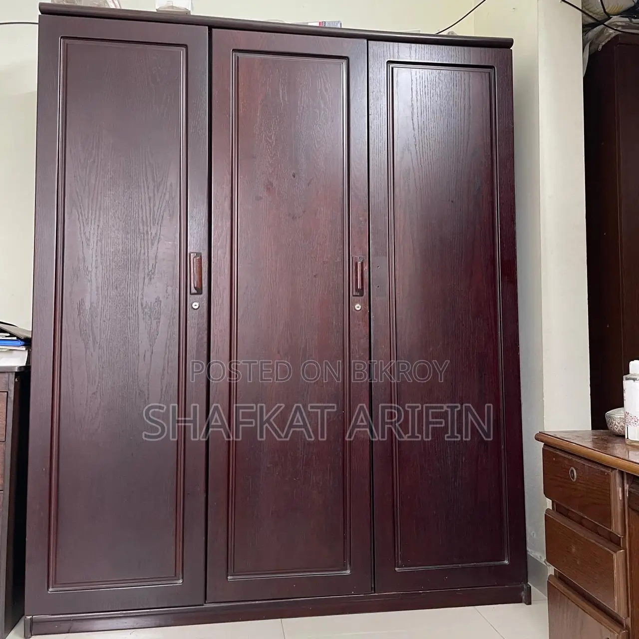 হাতিল ৩ পাল্লার আলমারি/ওয়ার্ডরোব