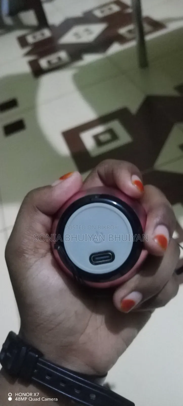 এটি একটি প্রিমিয়াম কোয়ালিটির সাউন্ড বক্স