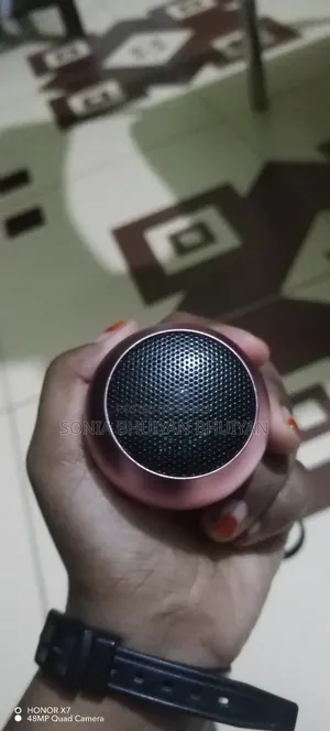 এটি একটি প্রিমিয়াম কোয়ালিটির সাউন্ড বক্স