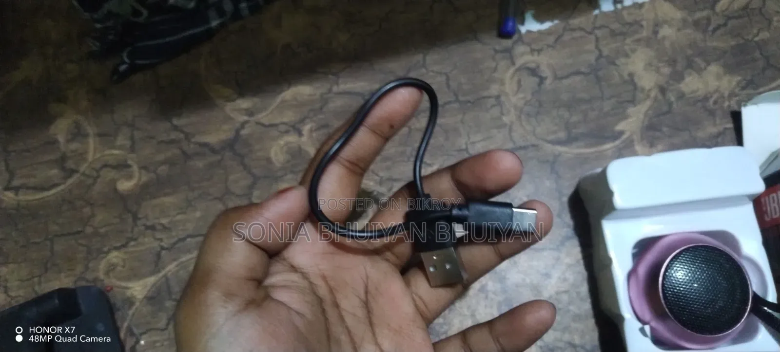 এটি একটি প্রিমিয়াম কোয়ালিটির সাউন্ড বক্স