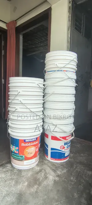 রং এর খালি বালতি