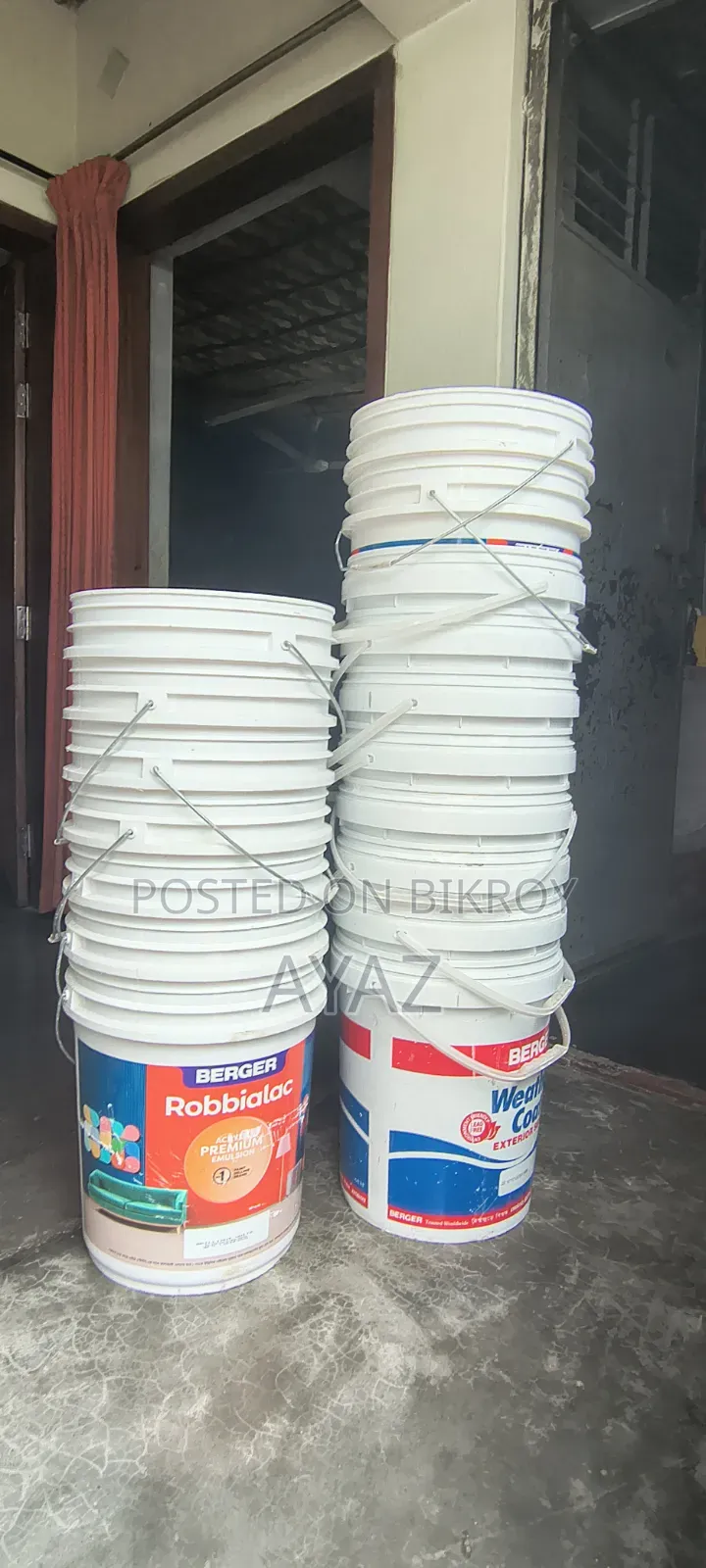 রং এর খালি বালতি