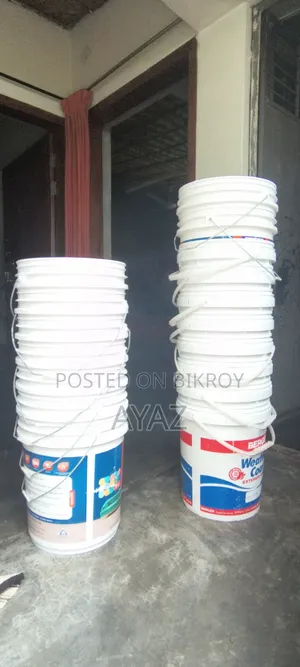 রং এর খালি বালতি