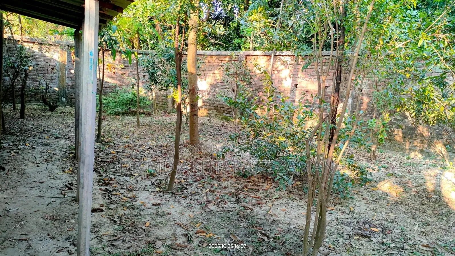 Land With Garden (Land With Garden)
