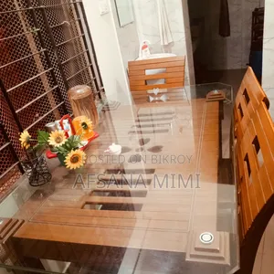চার চেয়ারের ডাইনিং টেবিল। মালয়েশিয়ান উড