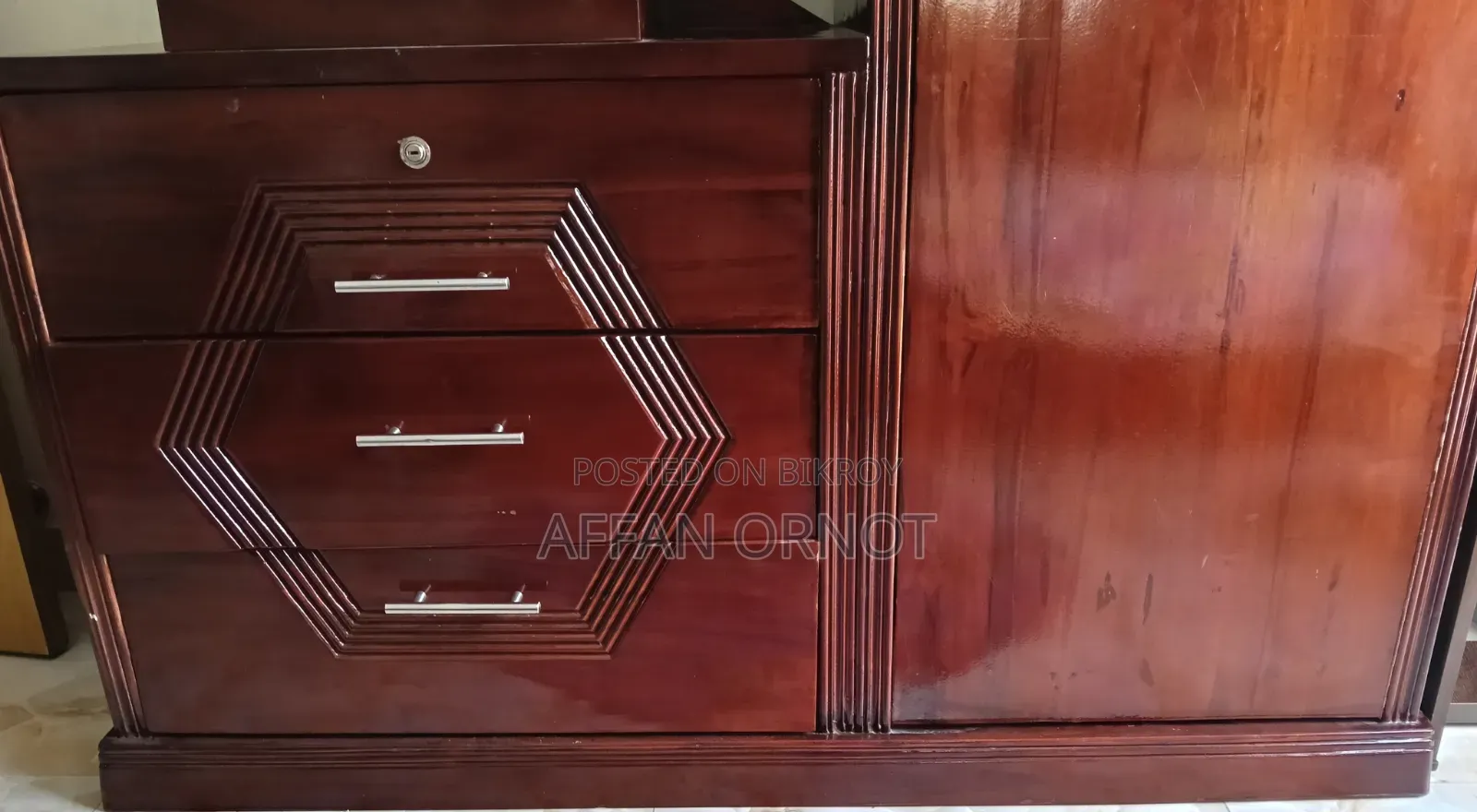 ড্রেসিং টেবিল + ওয়ার্ডরোব