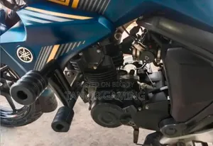 ইয়ামাহা এফজেডএস ভি২ ২০২২ নীল
