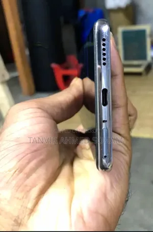 টেকনো ক্যামন ৪০ প্রো ৪জি ২৫৬ জিবি নীল