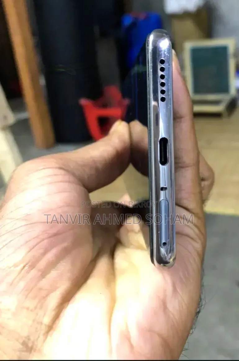 টেকনো ক্যামন ৪০ প্রো ৪জি ২৫৬ জিবি নীল