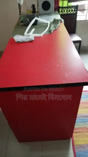 টেইলার্সের কাটিং টেবিল