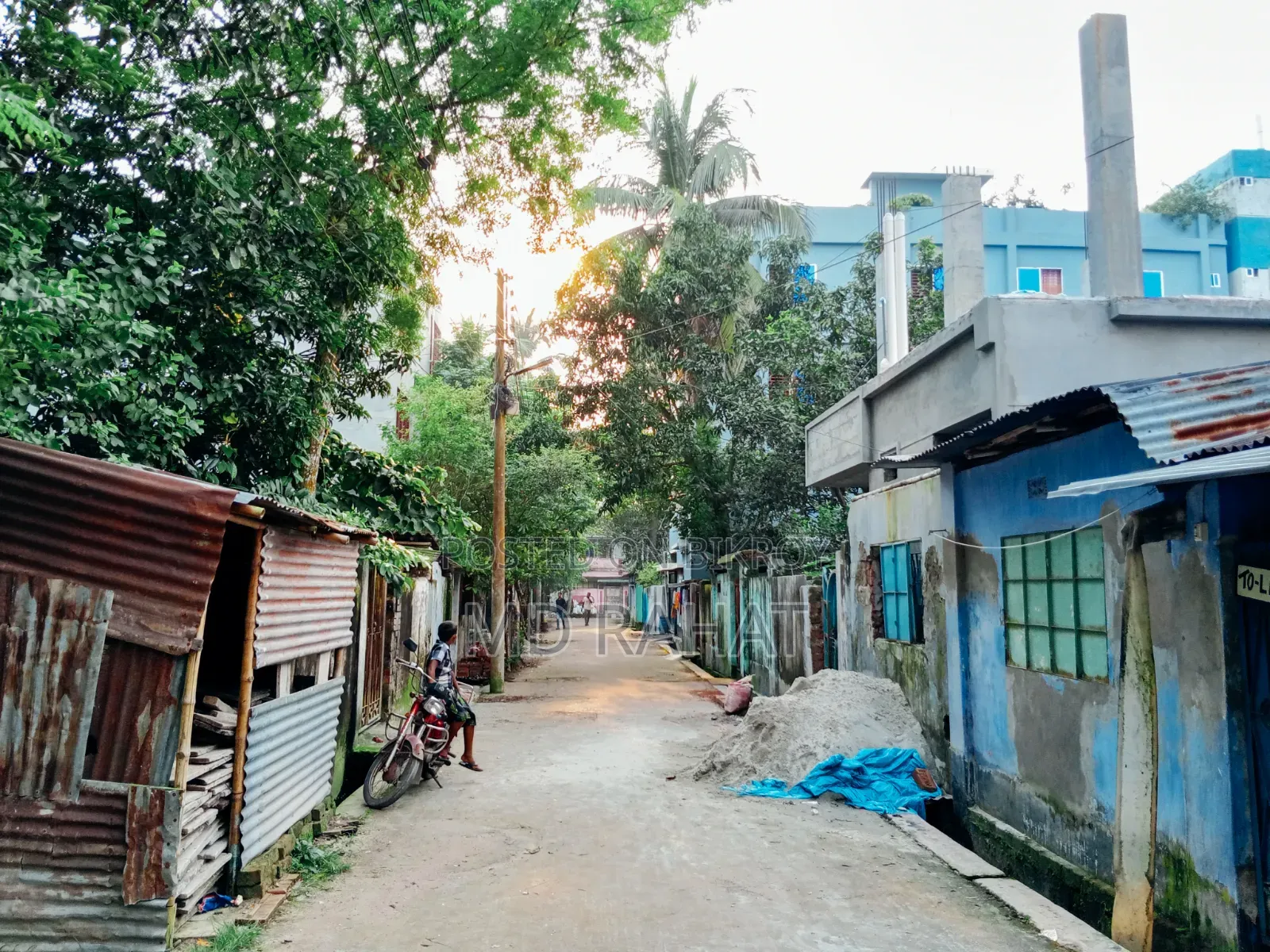 2 kathas of land inside Khalishpur, all papers of this house are okay