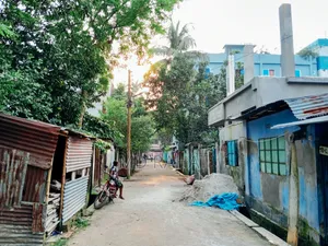 খালিশপুর ভিতরে 2 কাঠা এই বাড়ির কাগজ সব ওকে আছে