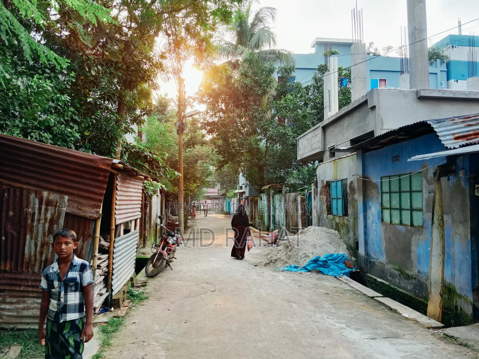 2 kathas of land inside Khalishpur, all papers of this house are okay