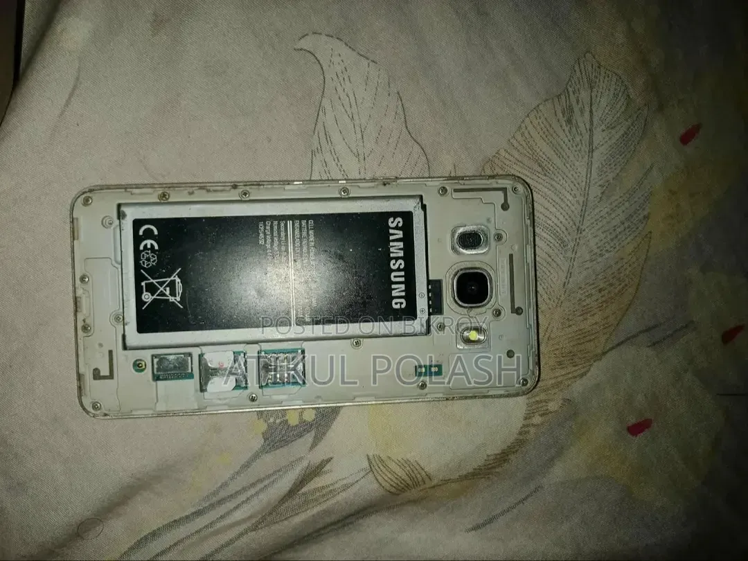 স্যামসাং গ্যালাক্সি জে৫ ১৬ জিবি ব্ল্যাক