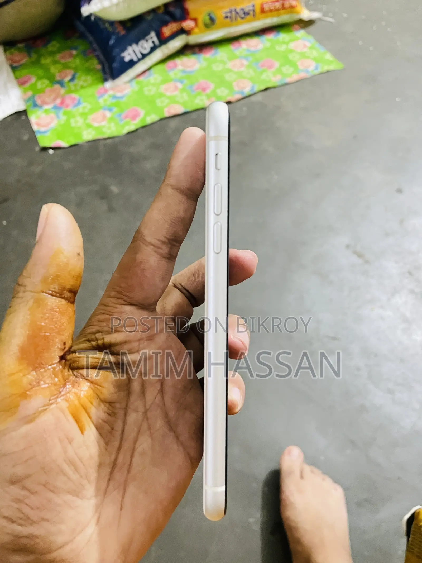 অ্যাপল আইফোন এক্সআর ৬৪ জিবি হোয়াইট