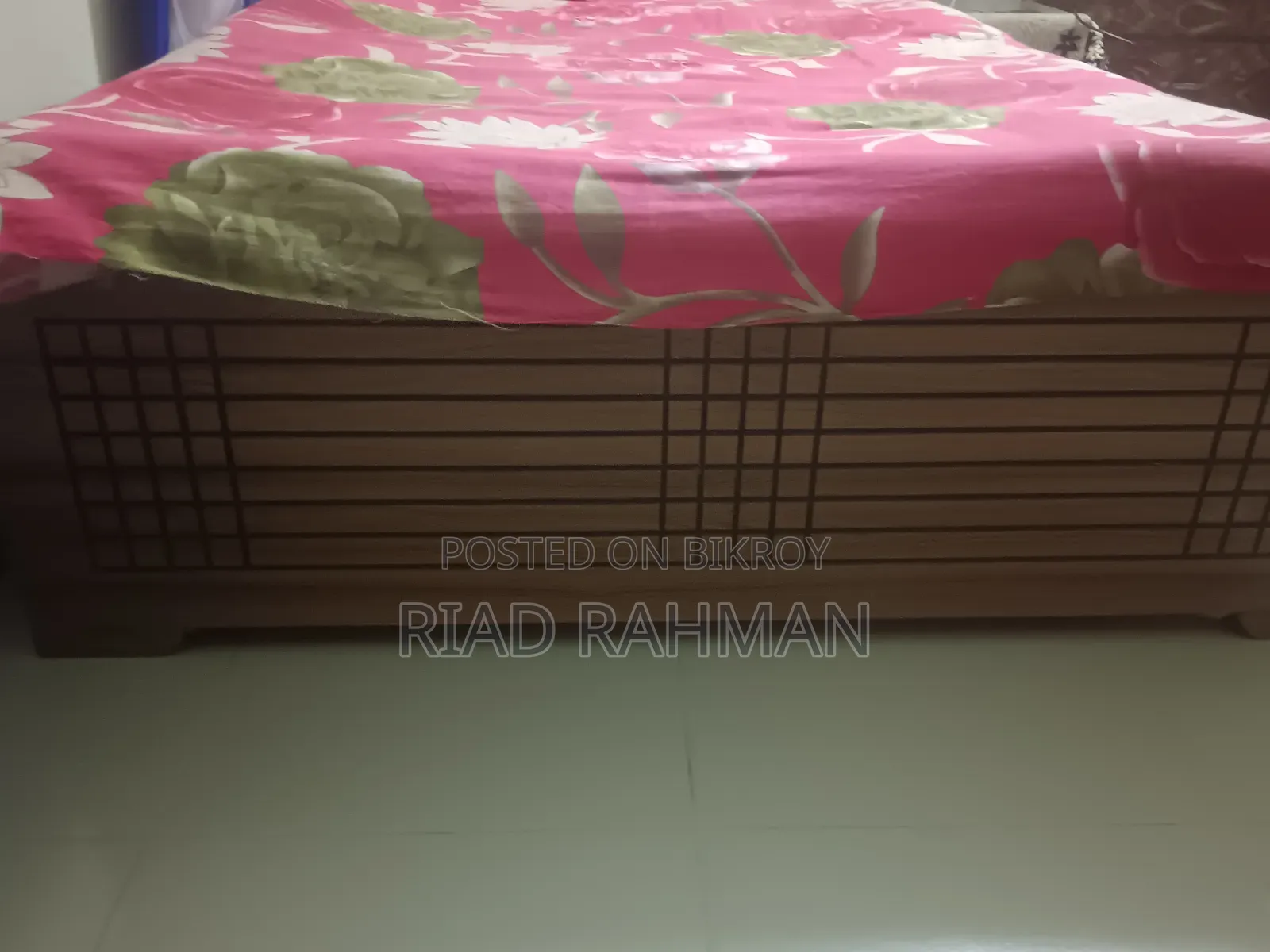 একটা খাট বিক্রয় হবে