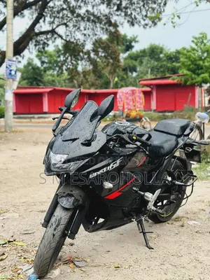 সুজুকি জিক্সার এসএফ ২০২২ কালো