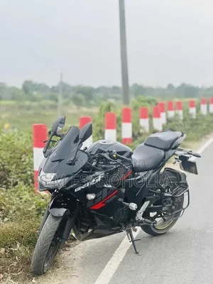 সুজুকি জিক্সার এসএফ ২০২২ কালো