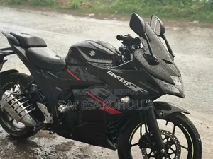 সুজুকি জিক্সার এসএফ ২০২২ কালো