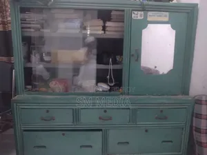 স্টিলের আলমারি